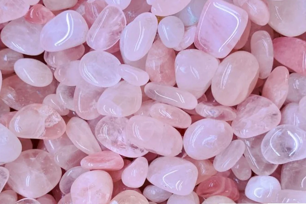 QUARTZO ROSA – Cura Emocional, Amor Próprio, Harmonia e Paz Interior.